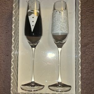 Bride & Groom Toasting Flutes Set